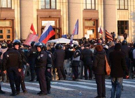 Заезжие сепаратисты говорят, что просто хотели переночевать в Харьковской ОГА
