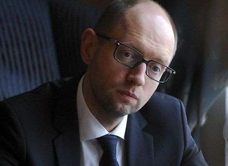 Яценюк винит сепаратистов в падении курса гривни