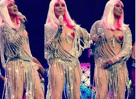 67-летняя Шер дала концерт практически без одежды