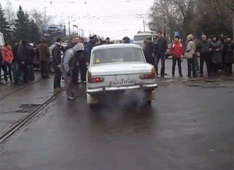 В Горловке люди в «балаклавах» хватают журналистов и везут на «линчевание»