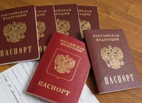 На Луганщину завозят коробки с бланками российских паспортов, – источник