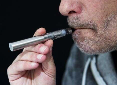 В США хотят запретить продажу и рекламу электронных сигарет лицам до 18 лет