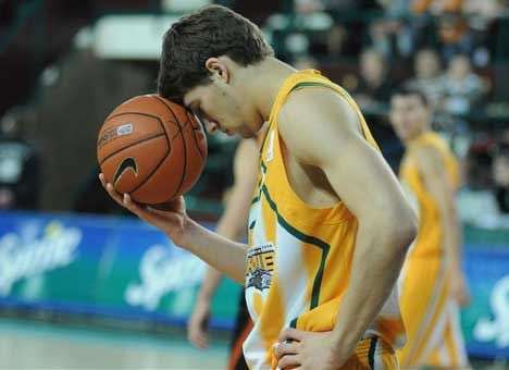 Центровой сборной Украины планирует вернуться за океан