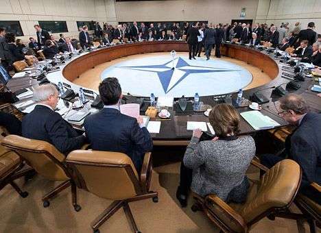 Послы стран НАТО примут завтра решение по Украине