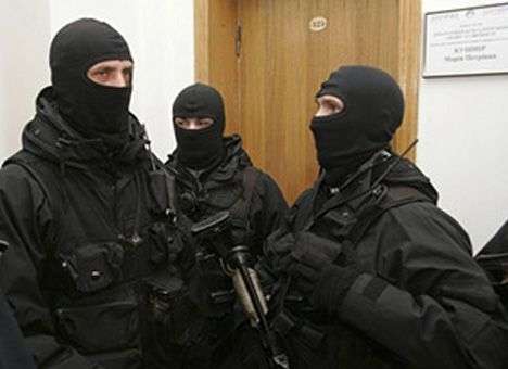 В Донецкий горсовет пришел вооруженный «Оплот»
