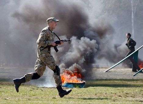 Из добровольцев, желающих защитить Украину, нужно срочно создать военный резерв, - Тягнибок