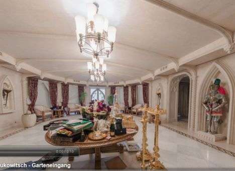 Янукович завешивал окна в «Рыцарском зале» «Межигорья» шторами за 219 тыс. евро (ФОТО)