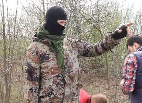 В перестрелке в Славянске погибли люди (ВИДЕО)