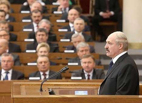 Лукашенко призвал нацию отказаться от картошки с мясом