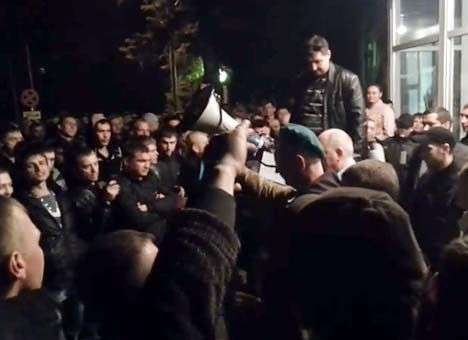 Луганские шахтеры Ахметова решили побастовать (ВИДЕО)