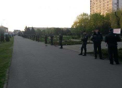 При освобождении Мариупольского горсовета пострадали пять человек