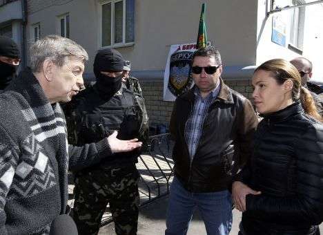 Королевская первая из украинских политиков смогла попасть в Донецкую ОГА и пообщаться с протестующими