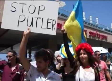 В Израиле с брусчаткой пикетировали посольство России (ВИДЕО)