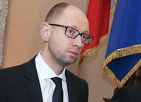 Яценюк просит Россию оставить Украину в покое