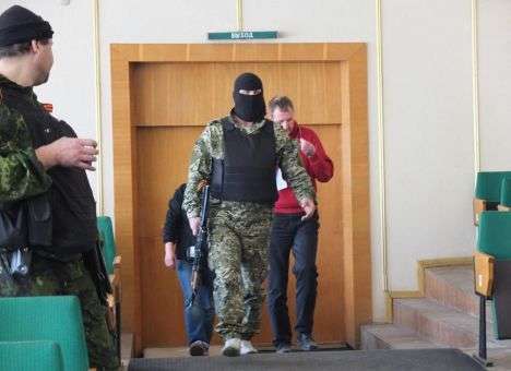 Захваченные террористами инспекторы ОБСЕ нужны для торга — СНБО
