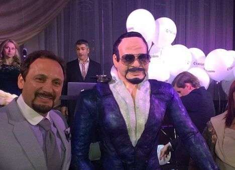 Стасу Михайлову подарили на 45-летие торт в виде него самого (ФОТО)