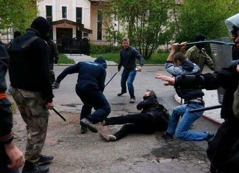 Сепаратисты захватили в Донецке в заложники 7 митинговавших за единство Украины