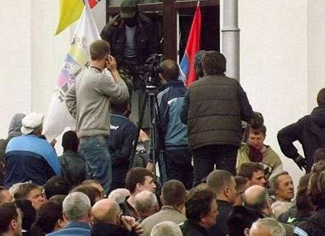 Сепаратисты беспрепятственно захватили здание Луганской ОГА