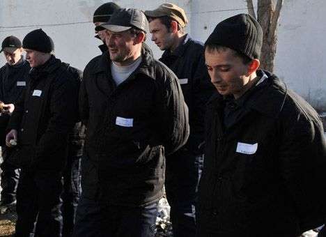 В луганской тюрьме замечены неизвестные в форме и с арсеналом оружия