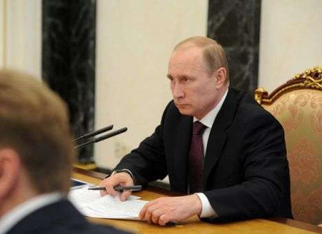 Путин продолжает настаивать на выводе украинских войск с востока страны
