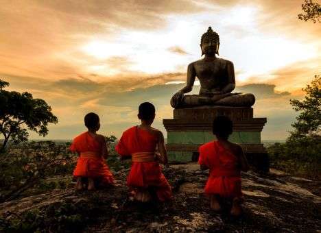 Буддисты отмечают главный праздник - день рождения Будды