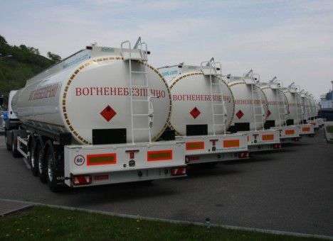 На Луганщине сепаратисты похитили директора нефтебазы и 20 бензовозов с топливом