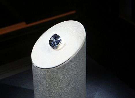Крупнейший в мире голубой бриллиант ушел с молотка за 24 у.е. млн