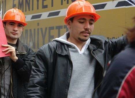 Число жертв аварии на шахте в Турции приблизилось к 300