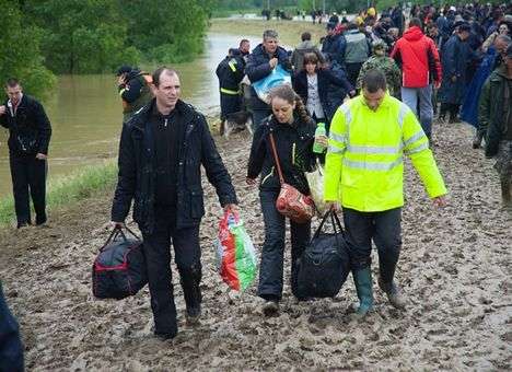 Число эвакуированных сербов из-за наводнения превысило 30 тыс. человек