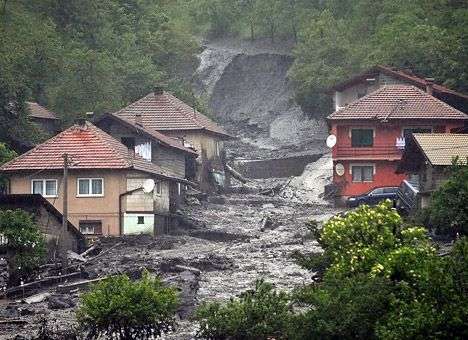 Около 50 человек погибли в результате наводнения на Балканах