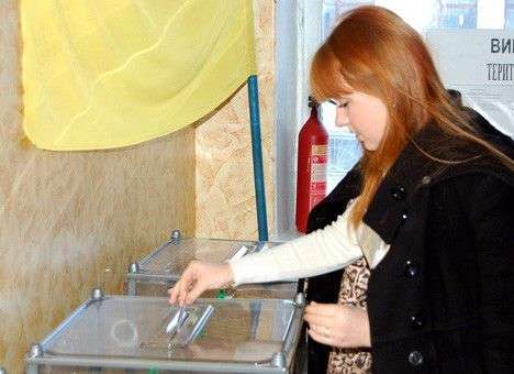В Харькове главу избирательного участка покусала собака