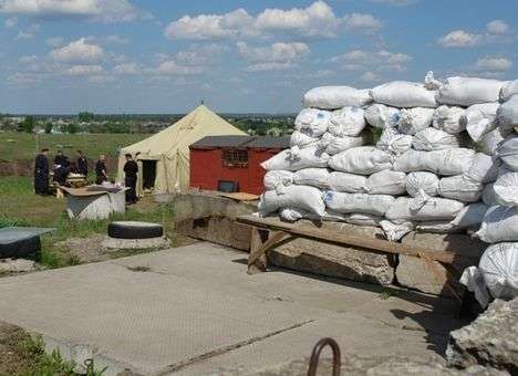 Харьковчане отправили военным на Луганщину продукты и спальные мешки