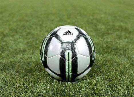 Компания Adidas выпустила «умный» футбольный мяч