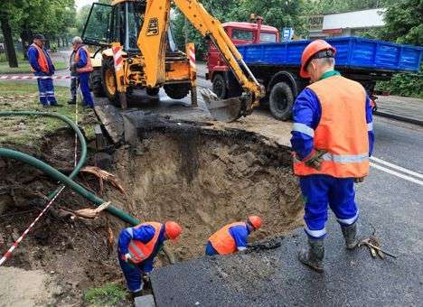В центре Днепропетровска из-за разрыва газопровода эвакуирован крупнейший ТЦ