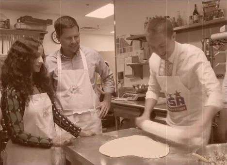 В честь Дня Киева дипломаты посольства США налепили киевлянам вареников (ВИДЕО)