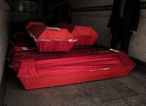 В России ни один телеканал не показал гробы погибших в Донецке боевиков — журналистка (ФОТО)