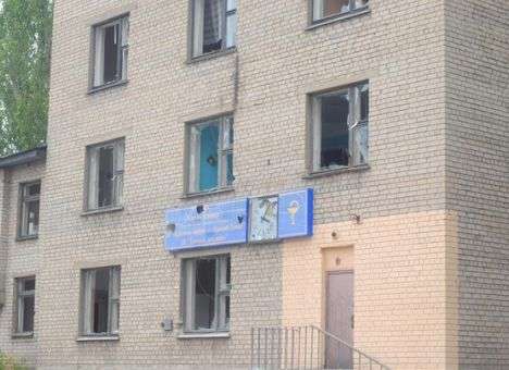 В Красном Лимане обстреляли здание больницы, — СМИ (ФОТО, ВИДЕО)