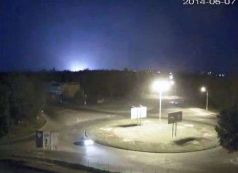 Вблизи аэропорта в Луганске произошел мощный взрыв (ВИДЕО)
