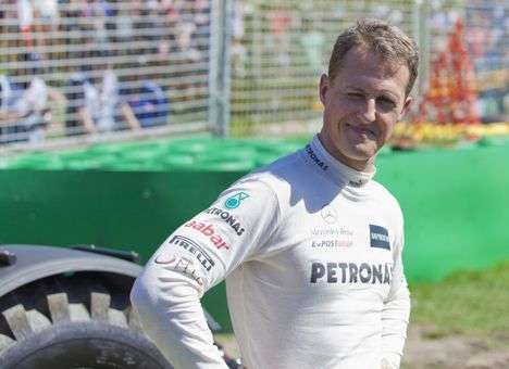 Михаэль Шумахер шестой месяц не выходит из комы