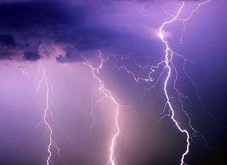 В самолет, выполнявший рейс из Лондона в Москву, ударила молния