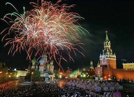 Россияне отмечают День России