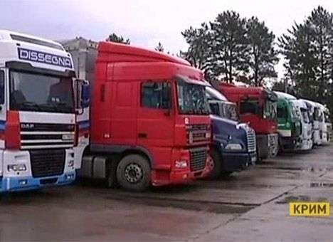 В Крыму застряли десятки российских фур: дорого платить за паром (ВИДЕО)