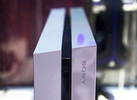 Sony представила PlayStation 4 в белом цвете (ФОТО)