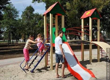 Кернес заплатит россиянам 9 миллионов за детские площадки, — СМИ