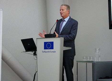 ЕС мог бы оплатить долг Украины за газ – министр экономики Австрии