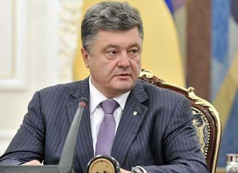 Законопроект об изменениях в Конституцию Порошенко презентует в парламенте лично –  СМИ