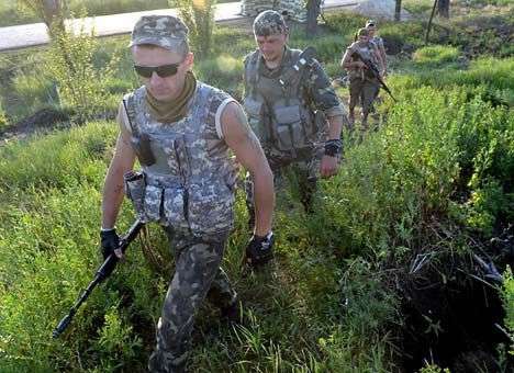 Представителей ДНР и ЛНР следует включать в новые органы власти, - политолог