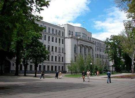 Неизвестные в камуфляже заблокировали облсовет в Днепропетровске, — СМИ