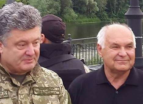 Порошенко выехал на Донбасс (ФОТО)