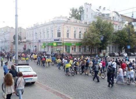 В Харькове тысяча человек требует запретить «сборища сепаратистов в центре города» (ФОТО)